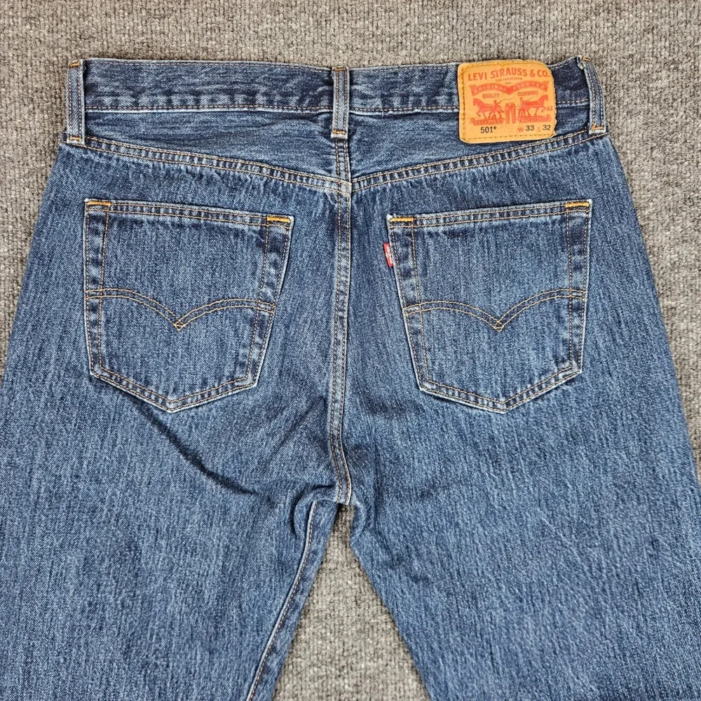 Levis 501 Original Fit Jeans Men's 33x32 Straight Leg Button Fly Denim Dark Wash